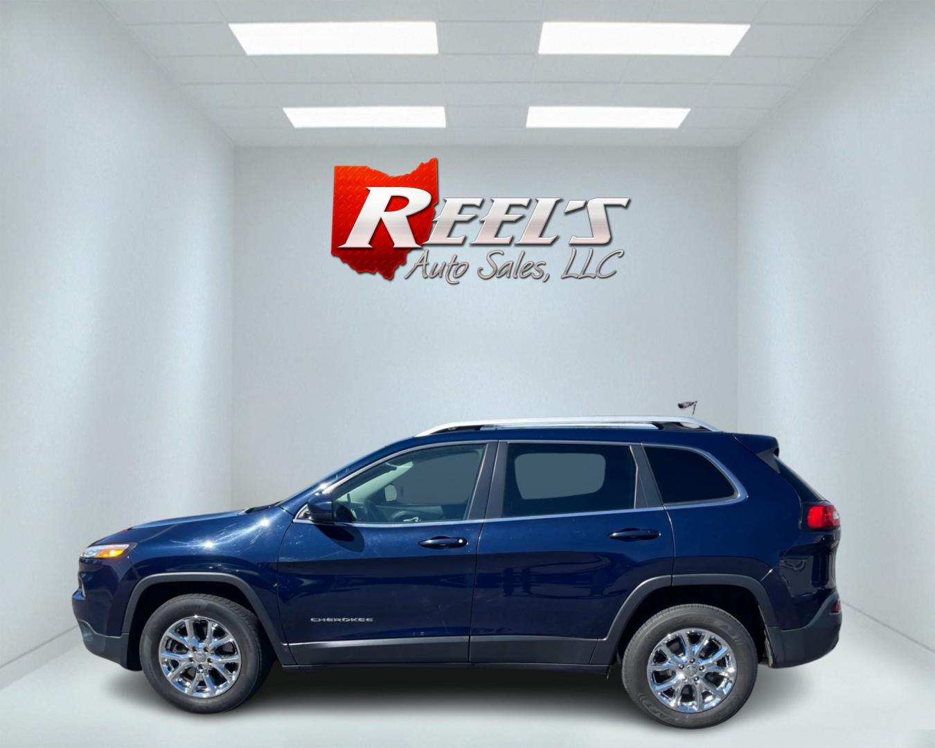 2016 Blue /Black Jeep Cherokee Latitude 4WD (1C4PJMCS1GW) with an 3.2L V6 DOHC 24V engine, 9-Speed Automatic transmission, located at 11115 Chardon Rd. , Chardon, OH, 44024, (440) 214-9705, 41.580246, -81.241943 - Photo#25